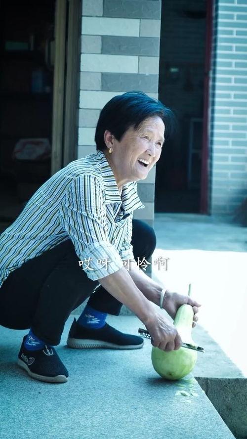 主持人吃葫芦瓜,趣味横生现场笑翻天